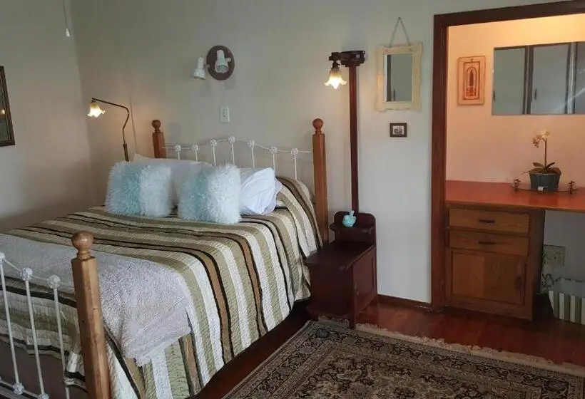 Deluxe-huone Allasnäkymä, Bleu Bird Guesthouse