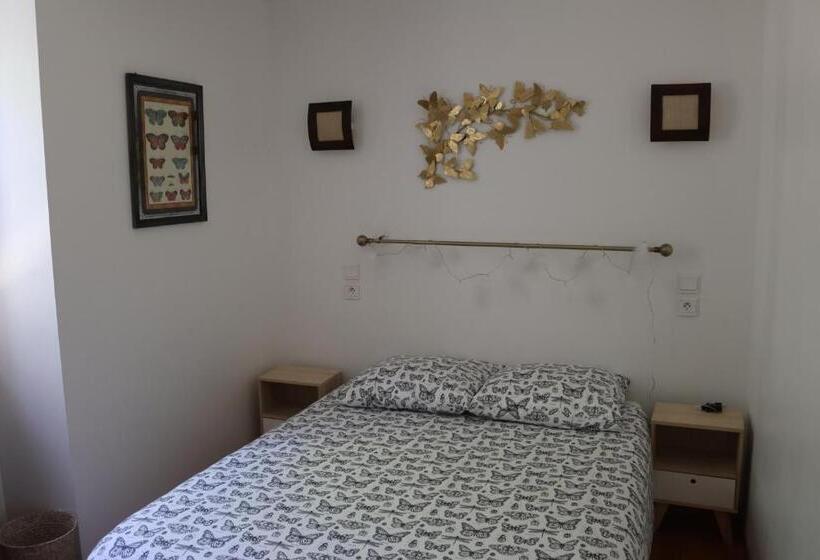 ガーデンビュースタンダードルーム, Lou Prat