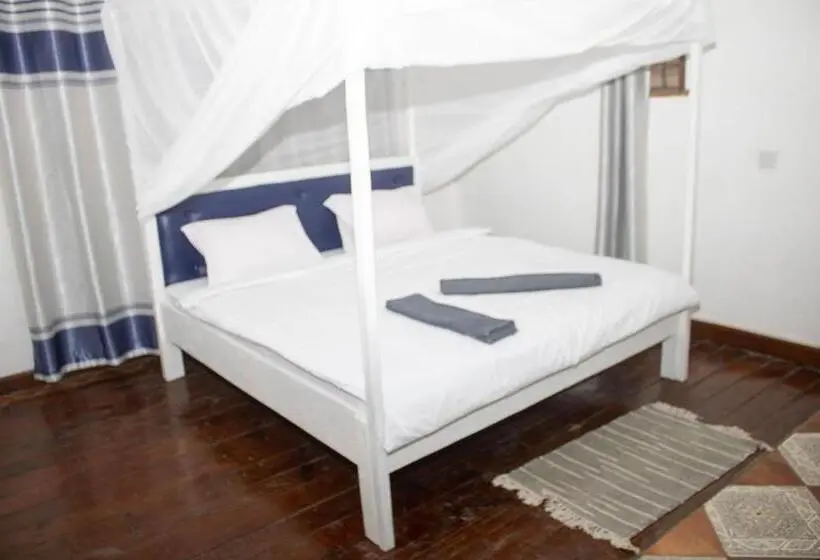 سوییت خانوادگی, Captains Villa   Where Lake Malawi And Shire River Meet, Historical Hotel At Waterfront Next To The