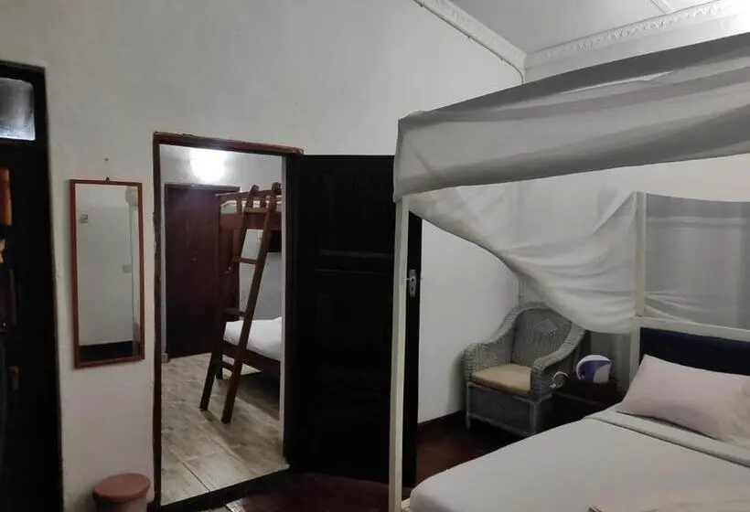 سوییت خانوادگی, Captains Villa   Where Lake Malawi And Shire River Meet, Historical Hotel At Waterfront Next To The