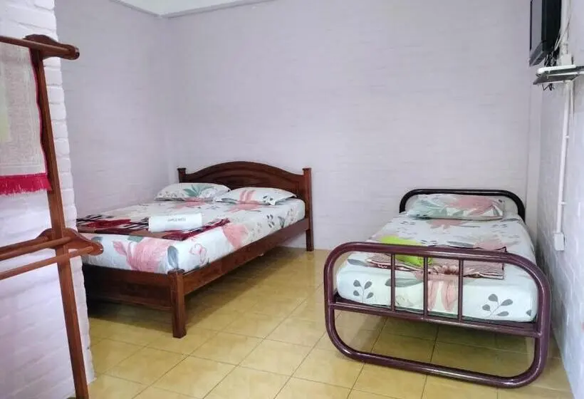 デラックストリプルルーム, Kamila Motel Teluk Senangin