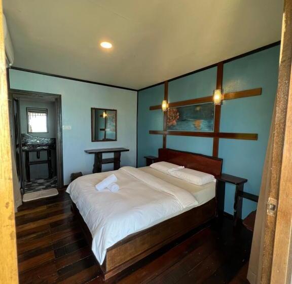 בקתת חדר, Beach House