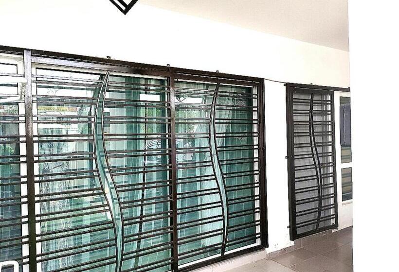 בית, 4 חדרי שינה, Naira Homestay Kota Bharu ,wakaf Che Yeh 4 Bilik 3 Aircond