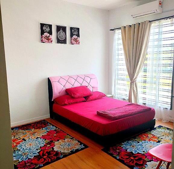 Дом 4 Спальни, Naira Homestay Kota Bharu ,wakaf Che Yeh 4 Bilik 3 Aircond