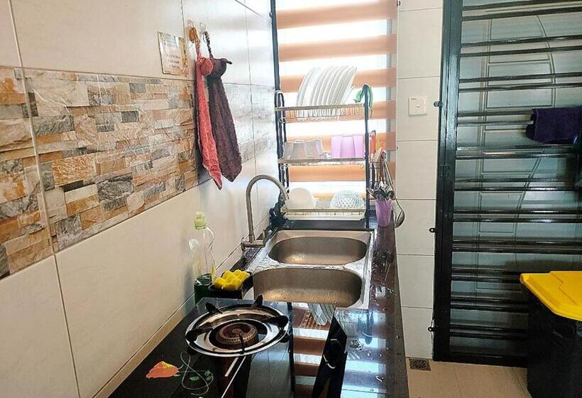 בית, 4 חדרי שינה, Naira Homestay Kota Bharu ,wakaf Che Yeh 4 Bilik 3 Aircond