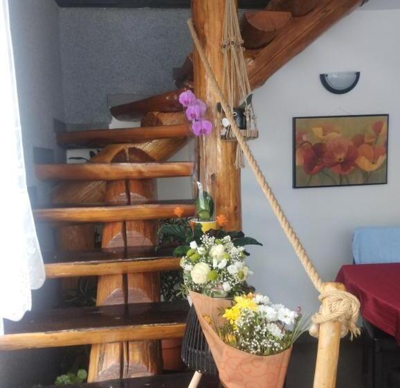 침실 4개 주택, Pensiune La Iulian