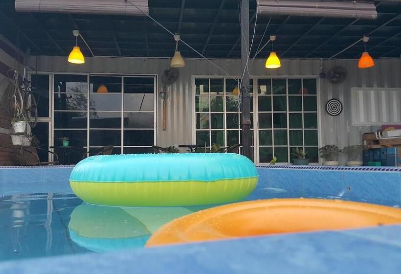 标准三人间, Dangau Sala D Kontena