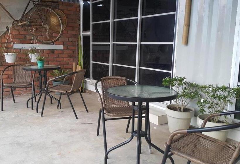 标准三人间, Dangau Sala D Kontena