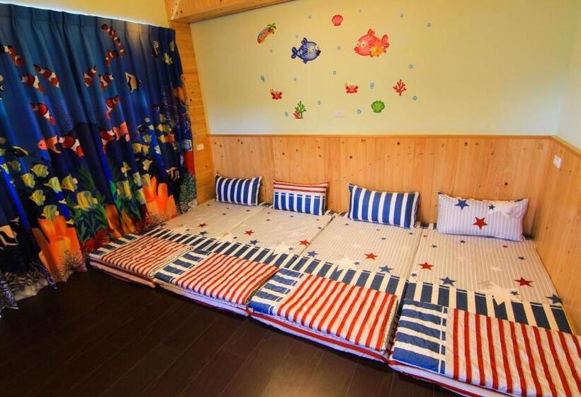 اتاق خانوادگی با چشم‌انداز دریا, Air Force