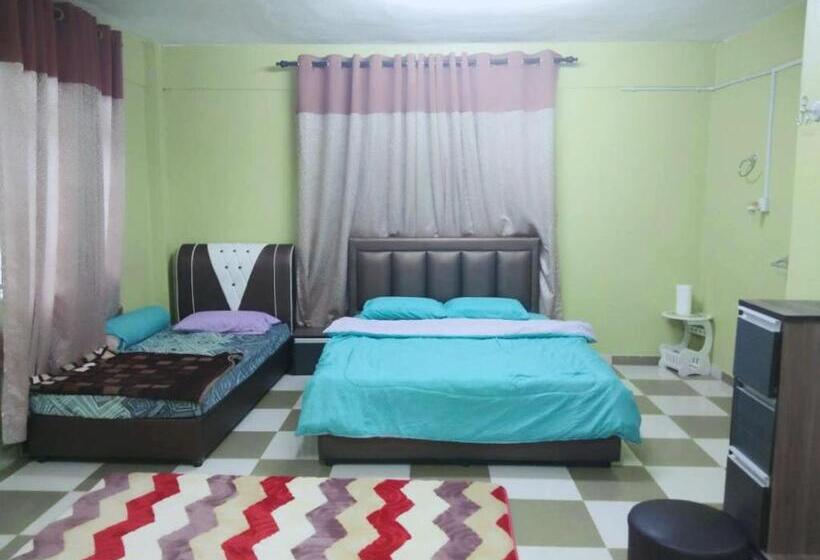 غرفة عائلية, Airport Kelantan Homestay & Transit