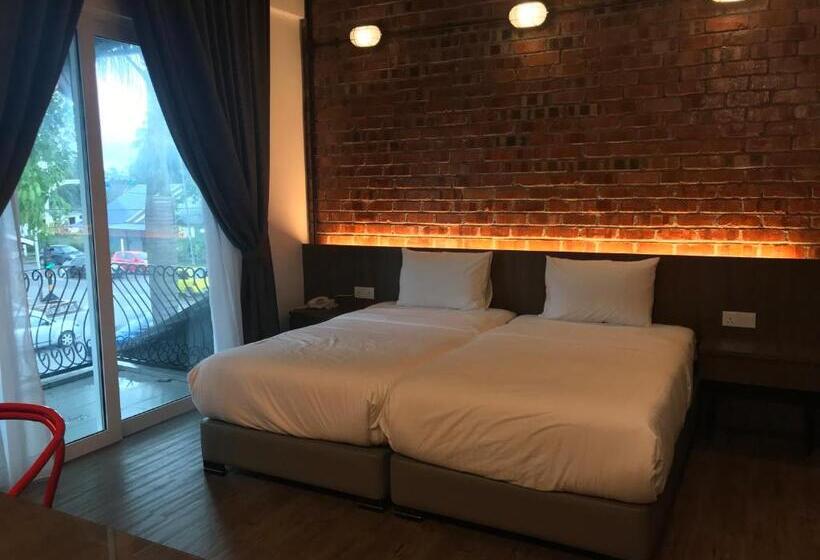 חדר סטנדרט, The Corner House