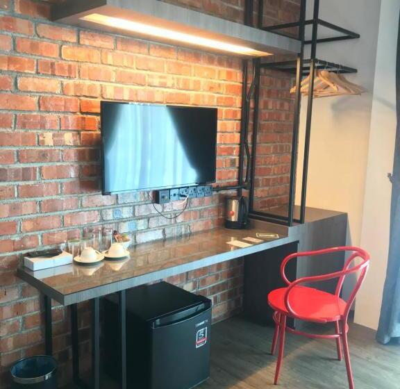 חדר סטנדרט, The Corner House