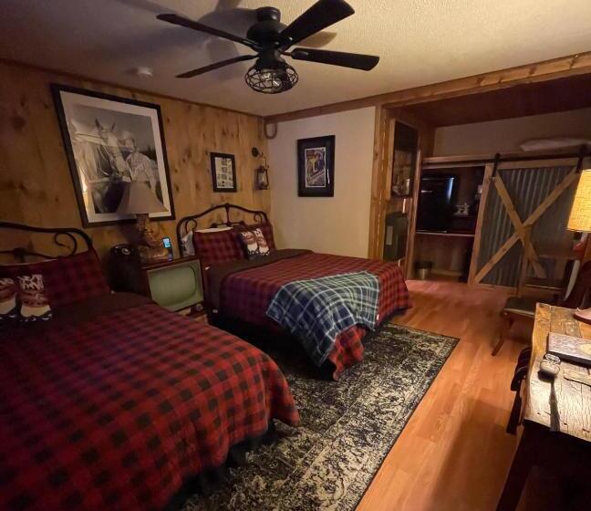 Номер Deluxe, Dusty Boots Motel & Cafe