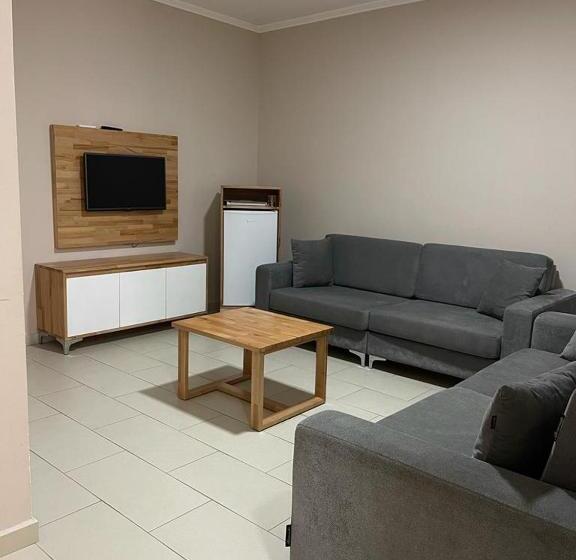 דירת שני חדרים, Adria