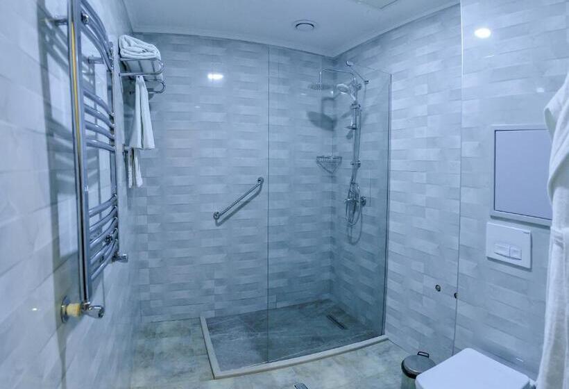 اتاق لوکس, Ammar Grand