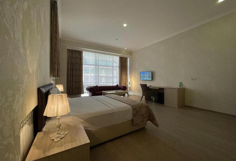 اتاق لوکس, Ammar Grand