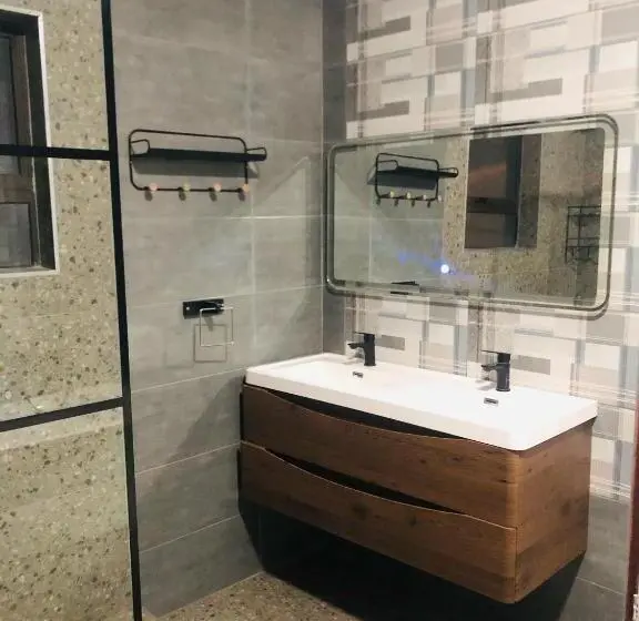 ファミリールーム, Airport Imperial Guest House