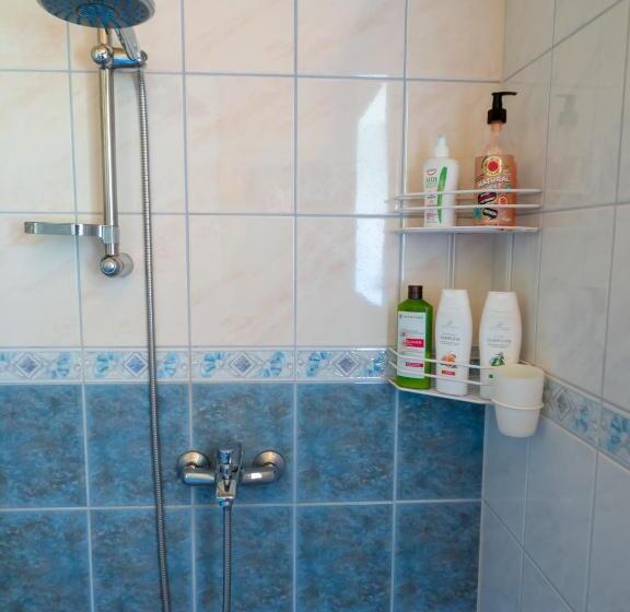 اتاق استاندارد چهارنفره با بالکن, Nature Guest House