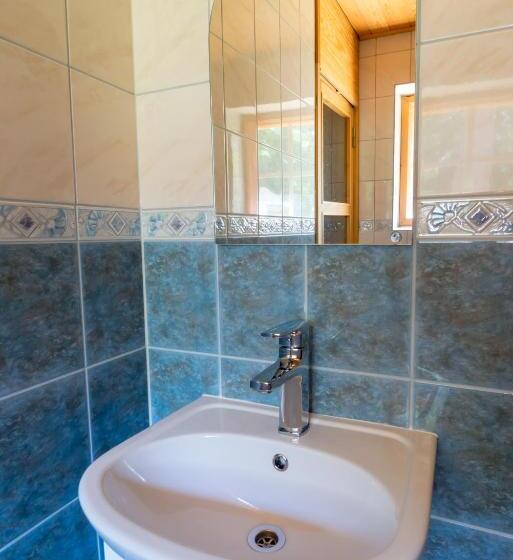 اتاق استاندارد چهارنفره با بالکن, Nature Guest House