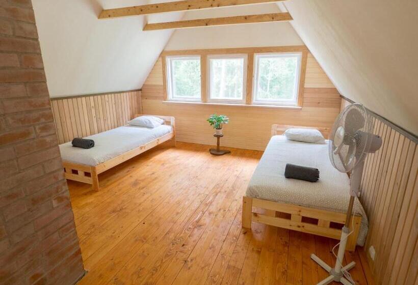 اتاق استاندارد چهارنفره با بالکن, Nature Guest House