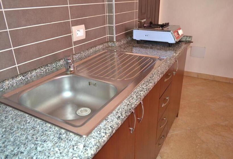 חדר לארבעה סטנדרטי עם מרפסת, Nuovo Sun Golem