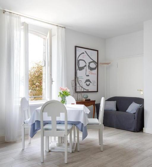 Standard studio with lake view, Villa Maria Apartments
