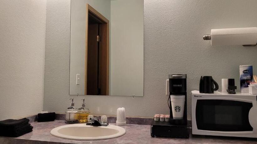 غرفة قياسية ثلاثية, White Willow Motel