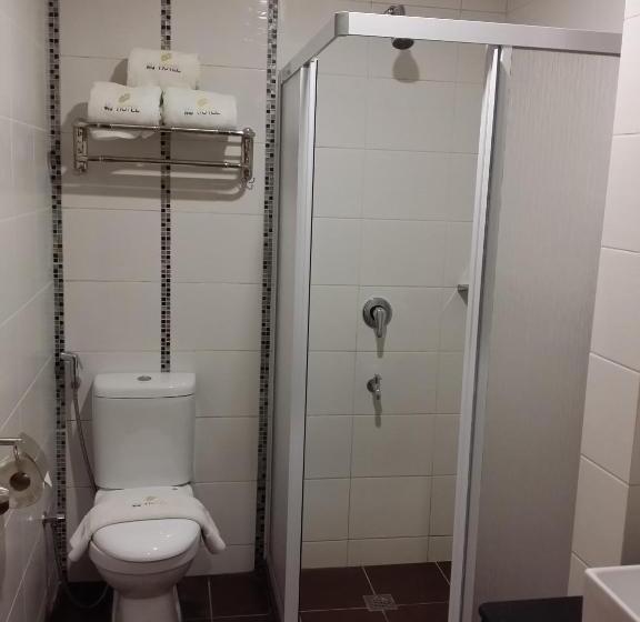 Quarto Familiar Deluxe, Mj