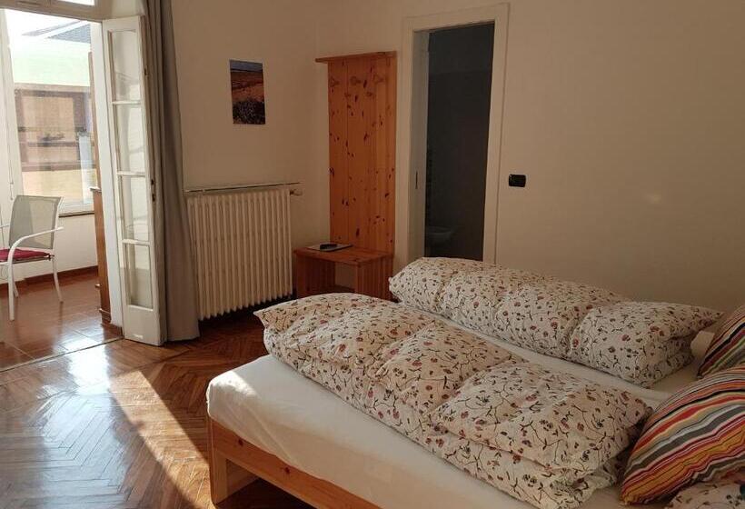 חדר סטנדרט לשלושה עם טרסה, B&b Le Colombine