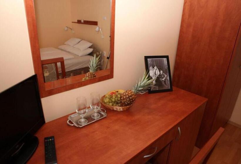 Номер Стандарт, Stan és Panzió