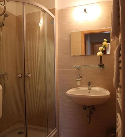 Четырехместный Номер Стандарт, Stan és Panzió