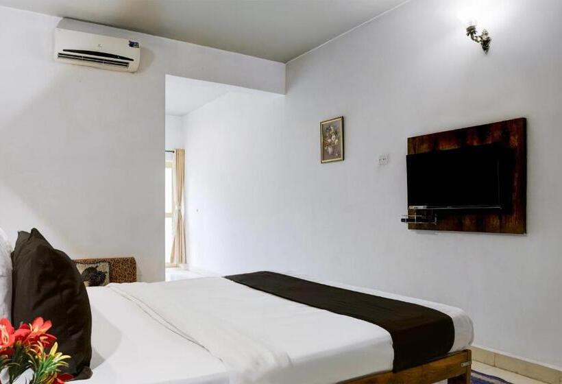 Cameră Triplă Clasică, Super Townhouse Candolim