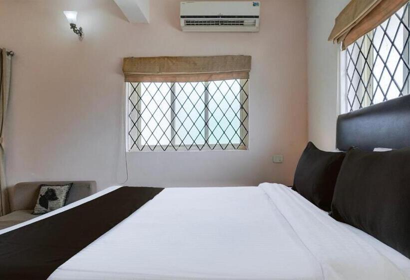 Cameră Triplă Clasică, Super Townhouse Candolim