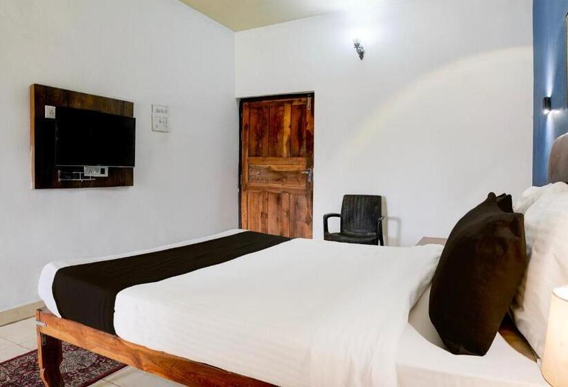 Cameră Triplă Clasică, Super Townhouse Candolim