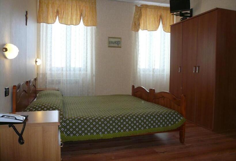 اتاق استاندارد سه نفره, Albergo Belvedere