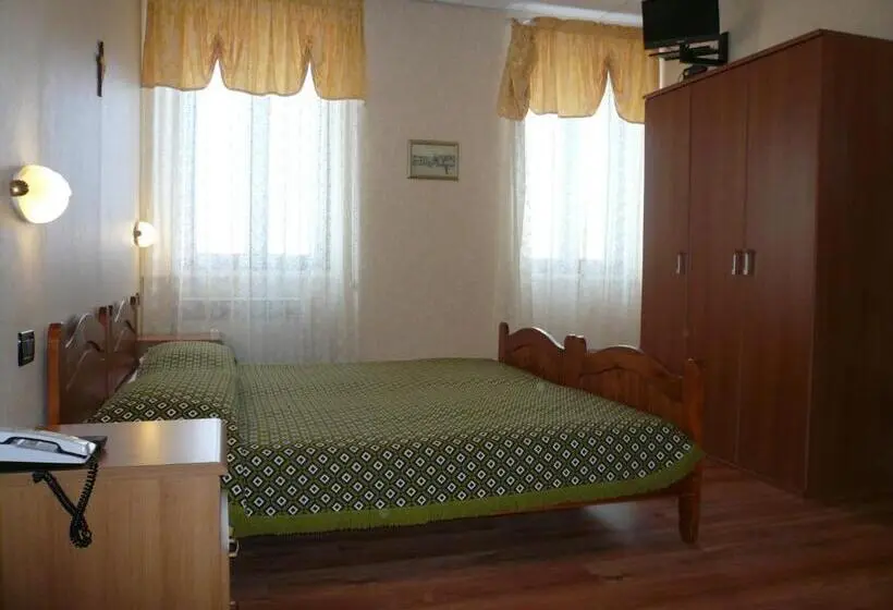 اتاق استاندارد سه نفره, Albergo Belvedere