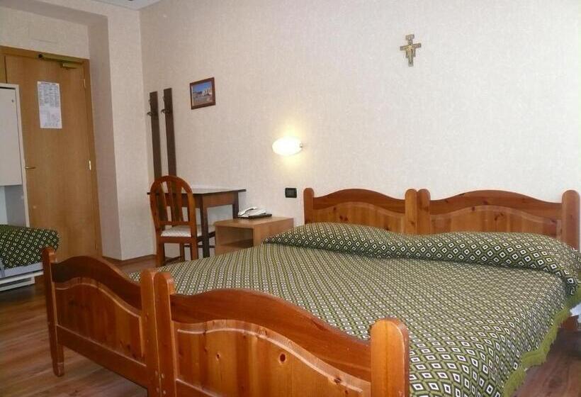 اتاق استاندارد سه نفره, Albergo Belvedere