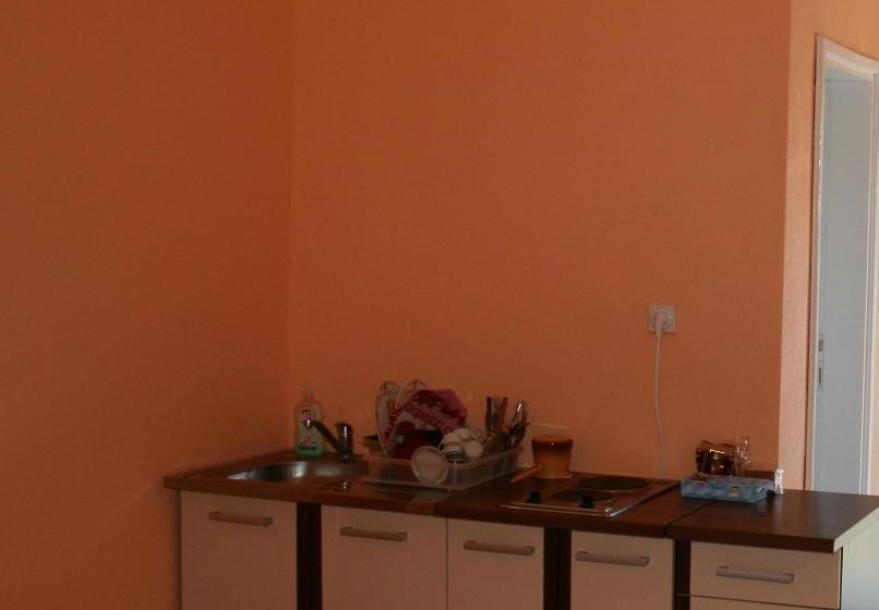 استودیو استاندارد با چشمانداز دریا و بالکن, Apartmans Hari