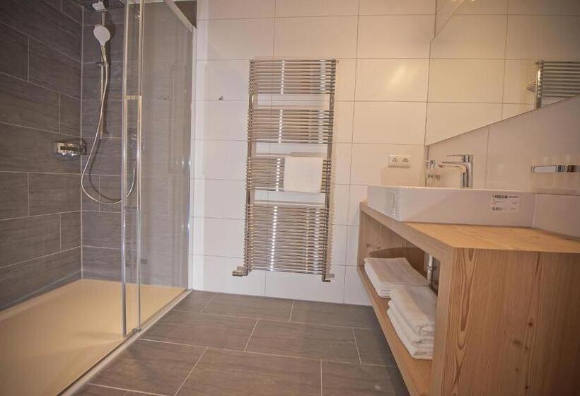 استودیوی استاندارد, Haus Notburga