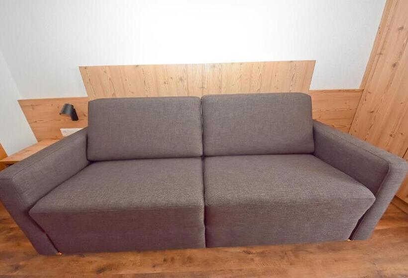 استودیوی استاندارد, Haus Notburga