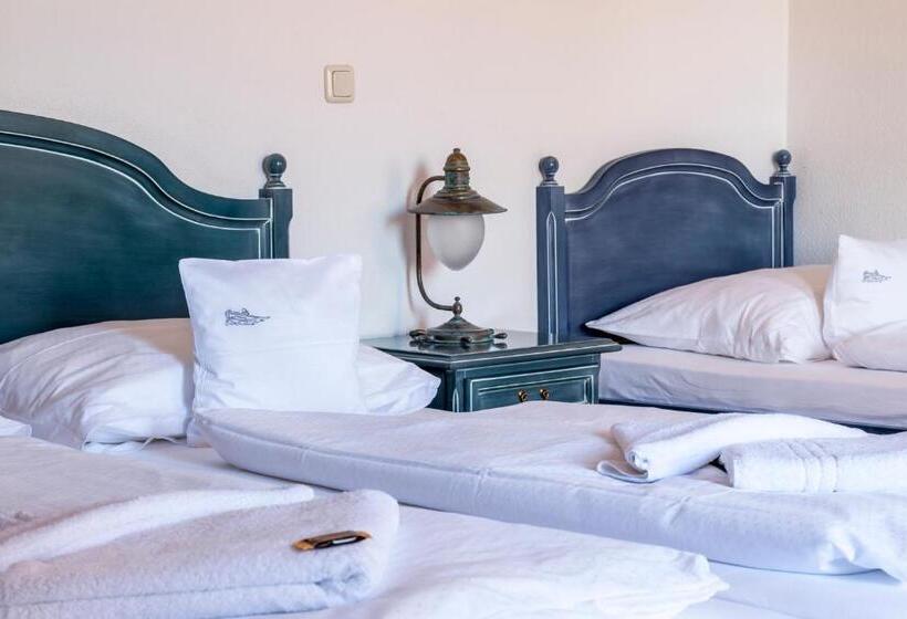 اتاق استاندارد سه نفره, U Nautic Restaurant & Pension