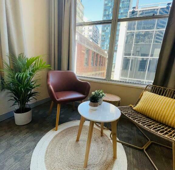 سرير فى غرفة مشتركة مزودة بحمام مشترك, Europa Melbourne