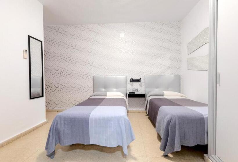 Ekonomiskt Rum, Hostal La Pilarica