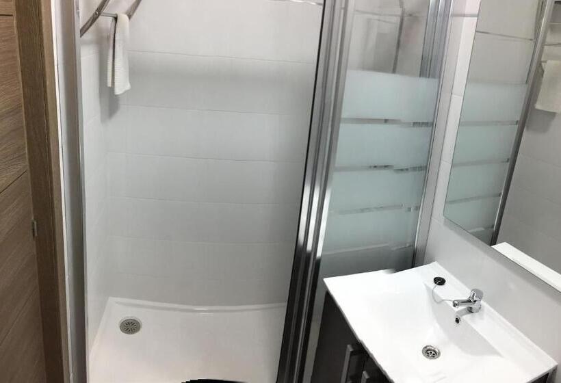 Ekonomiskt Rum, Hostal La Pilarica