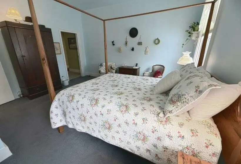スタンダードルーム, The Bed And Breakfast At Oliver Phelps
