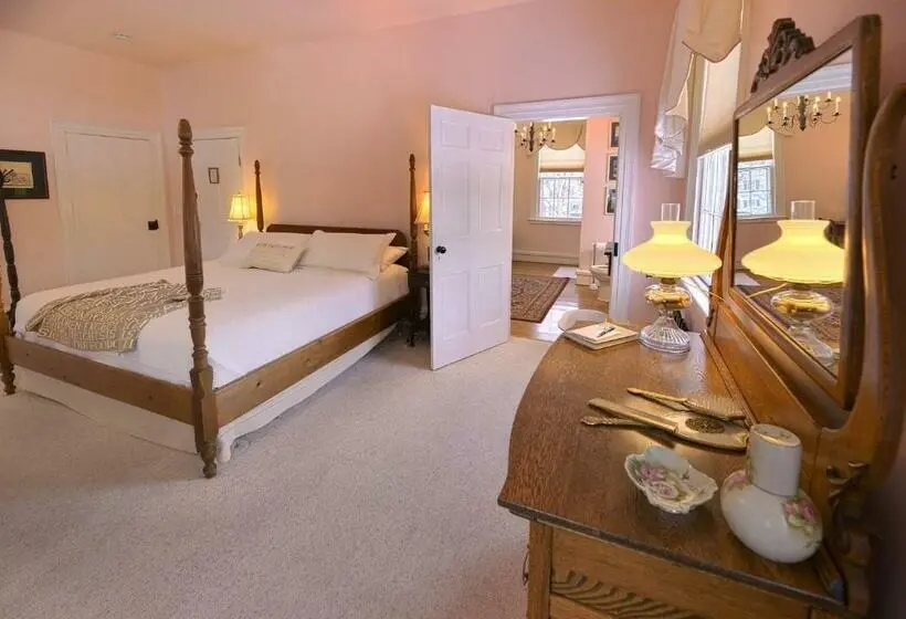スイート, The Bed And Breakfast At Oliver Phelps