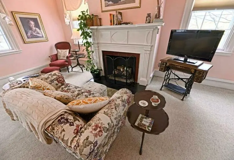 スイート, The Bed And Breakfast At Oliver Phelps