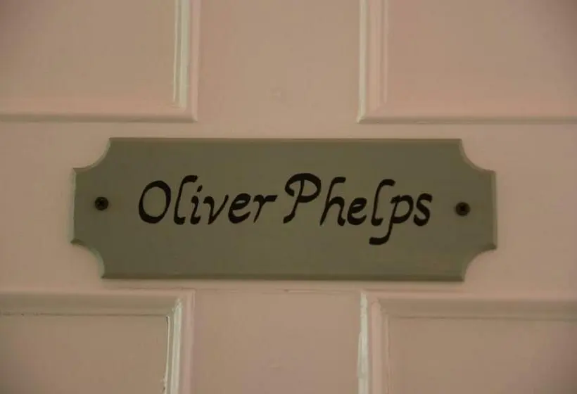 スイート, The Bed And Breakfast At Oliver Phelps