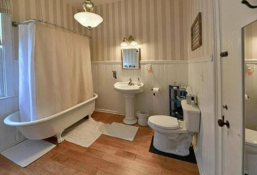 スタンダードルーム, The Bed And Breakfast At Oliver Phelps