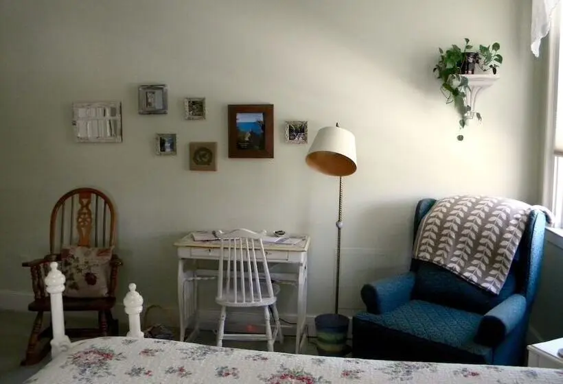 スタンダードルーム, The Bed And Breakfast At Oliver Phelps